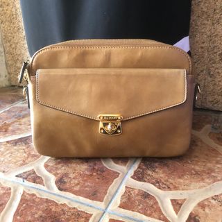 (Category: ) located in . Submitted by bags_unltd143 (Listing ID 1167316435, Image 1). Description: .