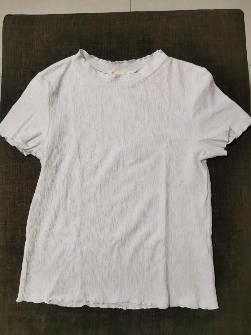 Preloved GU uniqlo shirt (Category: Shirts) located in Lumban. Submitted by NewCreationInChrist (Listing ID 1167277611, Image 1). Description: Rarely used and like new Shopee check-out available Thank you and God bless you.