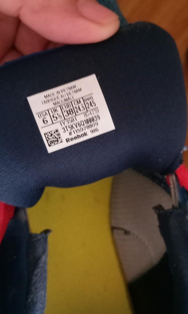 Reebok shoes (Category: Sneakers) located in Manila. Submitted by chesnuts (Listing ID 1167242399, Image 2). Description: well used not abused size 6.