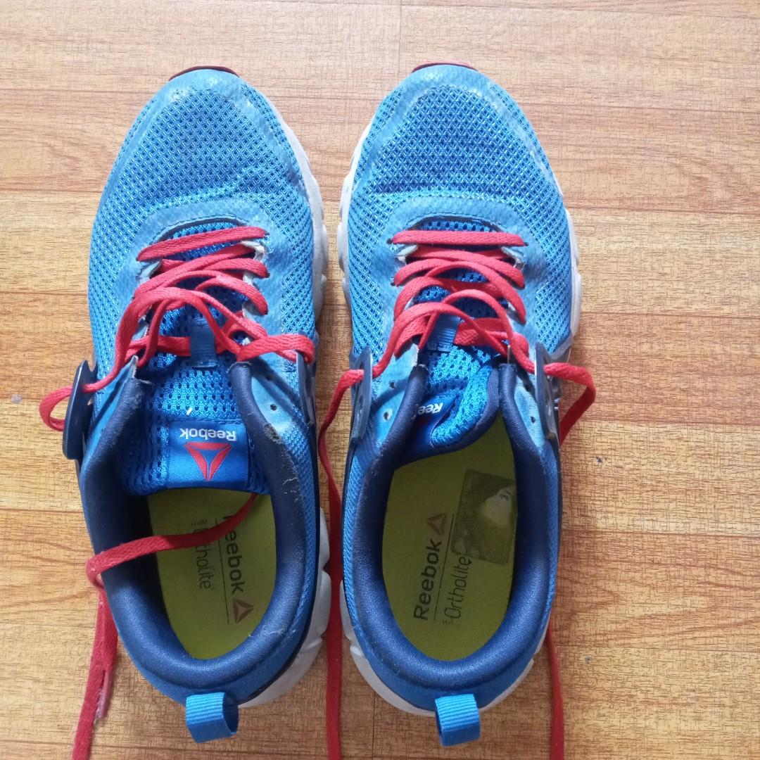 Reebok shoes (Category: Sneakers) located in Manila. Submitted by chesnuts (Listing ID 1167242399, Image 1). Description: well used not abused size 6.