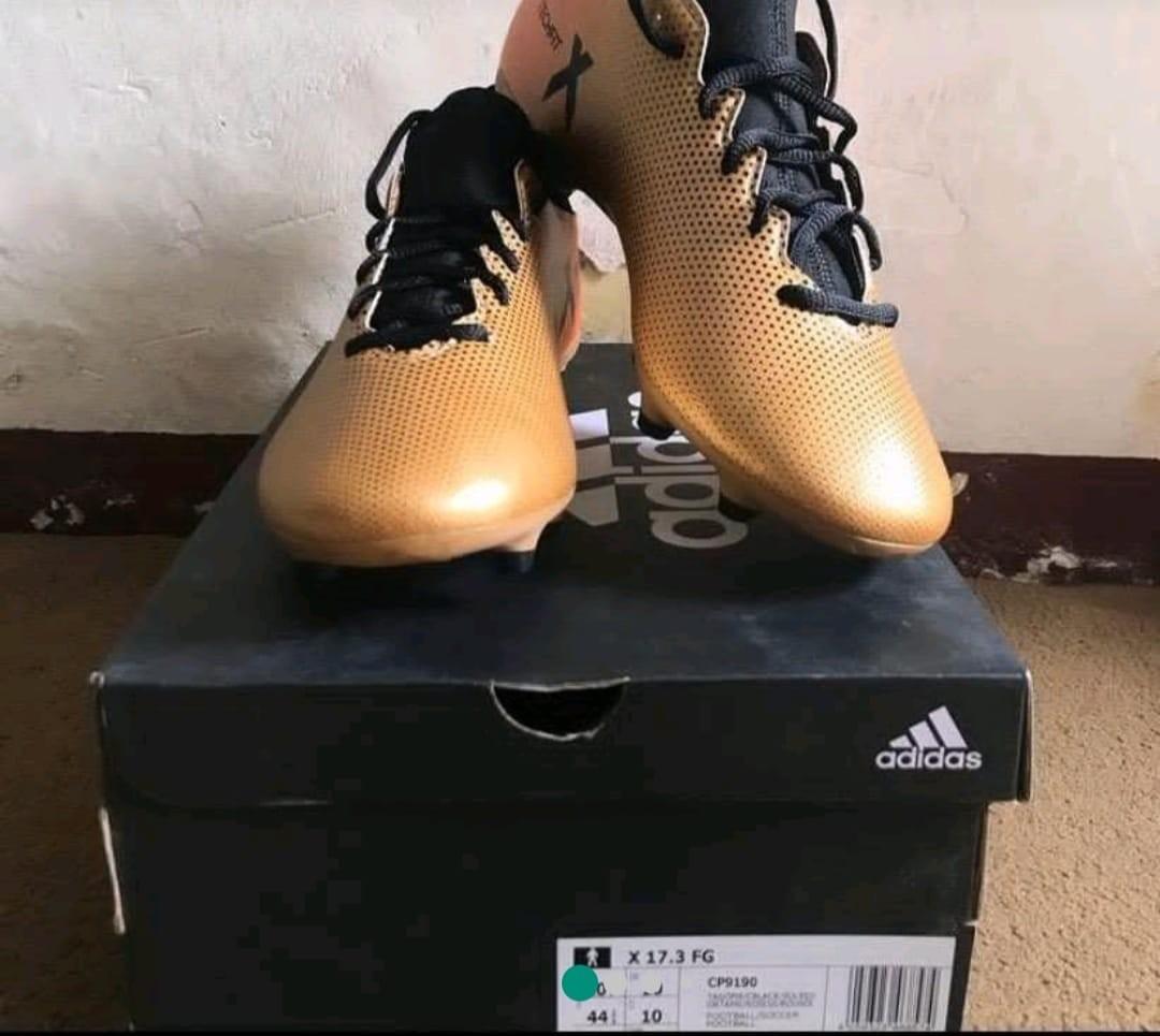 Harga sepatu top adidas techfit