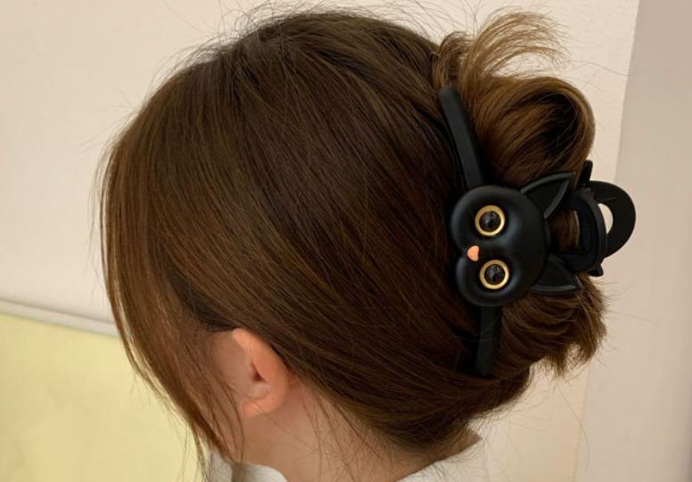SG In Stock Cutie Cat claw hair clip type black / White colour, Women's