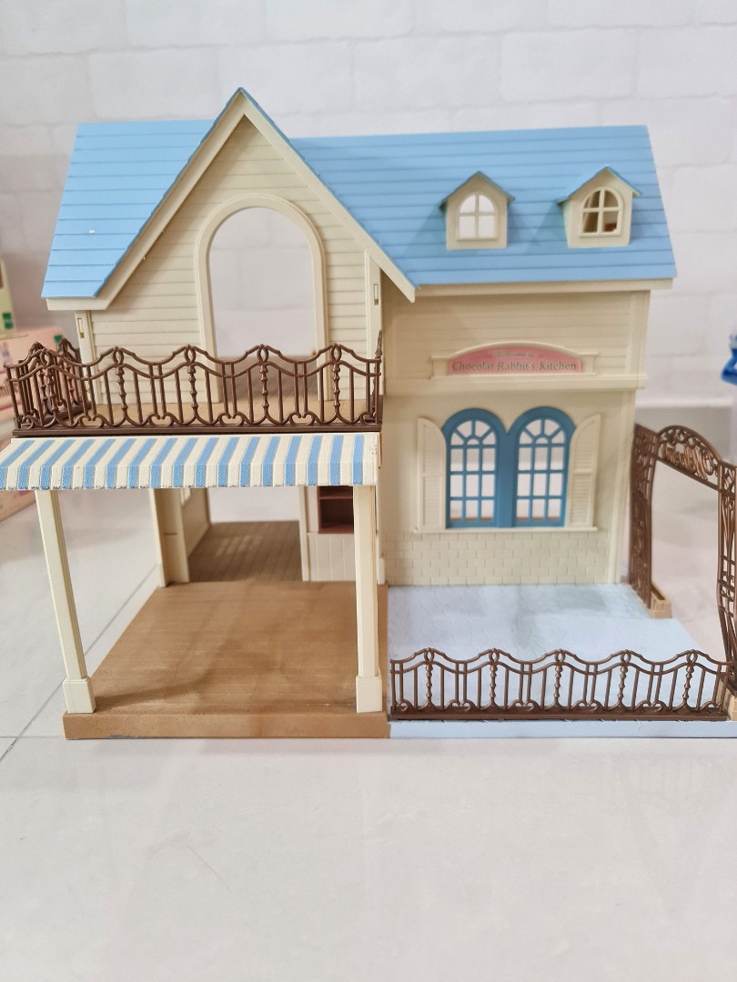 Sylvanian families house blue roof store