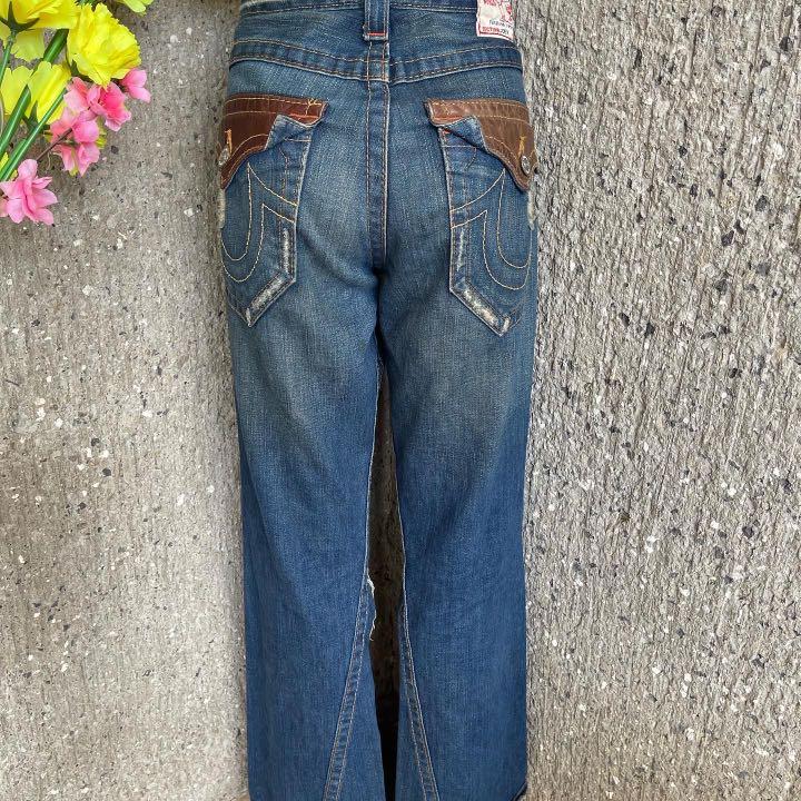 True Religion distressed Pants (Category: Jeans) located in Cotabato. Submitted by thefashionproject88 (Listing ID 1167349963, Image 2). Description: Style: True Religion Pants Condition: EUC Size: 32” Mine @ Php 480 ☝🏻accessories not included Note: For Preowned/Used Items, please manage your expectation. If you are meticulous w/ flaws or used clothing, I suggest you bid on a new or excellent used condition items to save us all the hassle. Thank