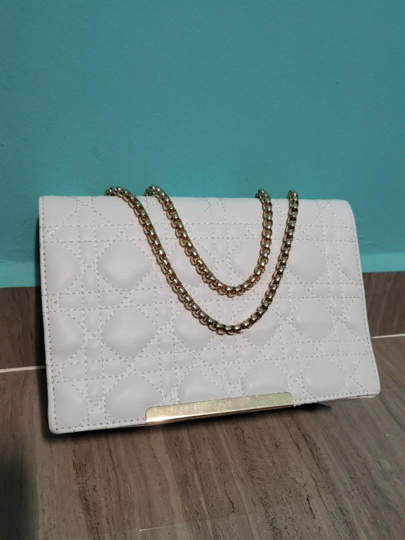 White bag with best sale gold chain