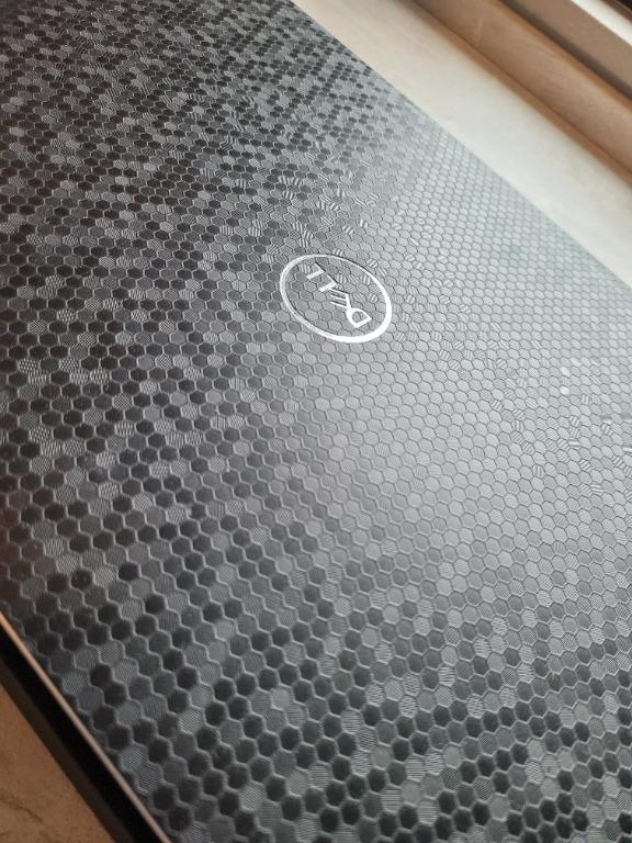 XPS 15 7590 4K OLED, GTX 1650, i7, 64GB, 2TB + BONUS dbrand skin and