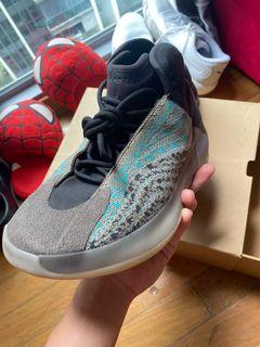 YEEZY QUANTUM 