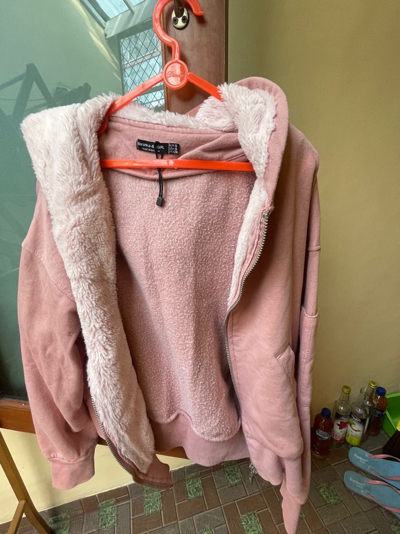Bershka Pink Fluffy Jacket, Fesyen Wanita, Pakaian Wanita, Baju Luaran di  Carousell