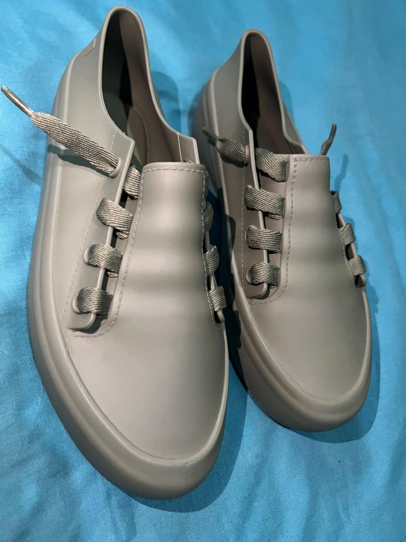 Brand new MELISSA Ulitsa Sneaker (Category: Sneakers) located in Quezon City. Submitted by bhiibang (Listing ID 1167514273, Image 1). Description: Melissa Ulitsa Sneaker Never been used / nakatambak lang with dust bag only Color: army green Size: US 6 / EUR 37 Made in Brazil 📍 Tarlac City/Quezon City.