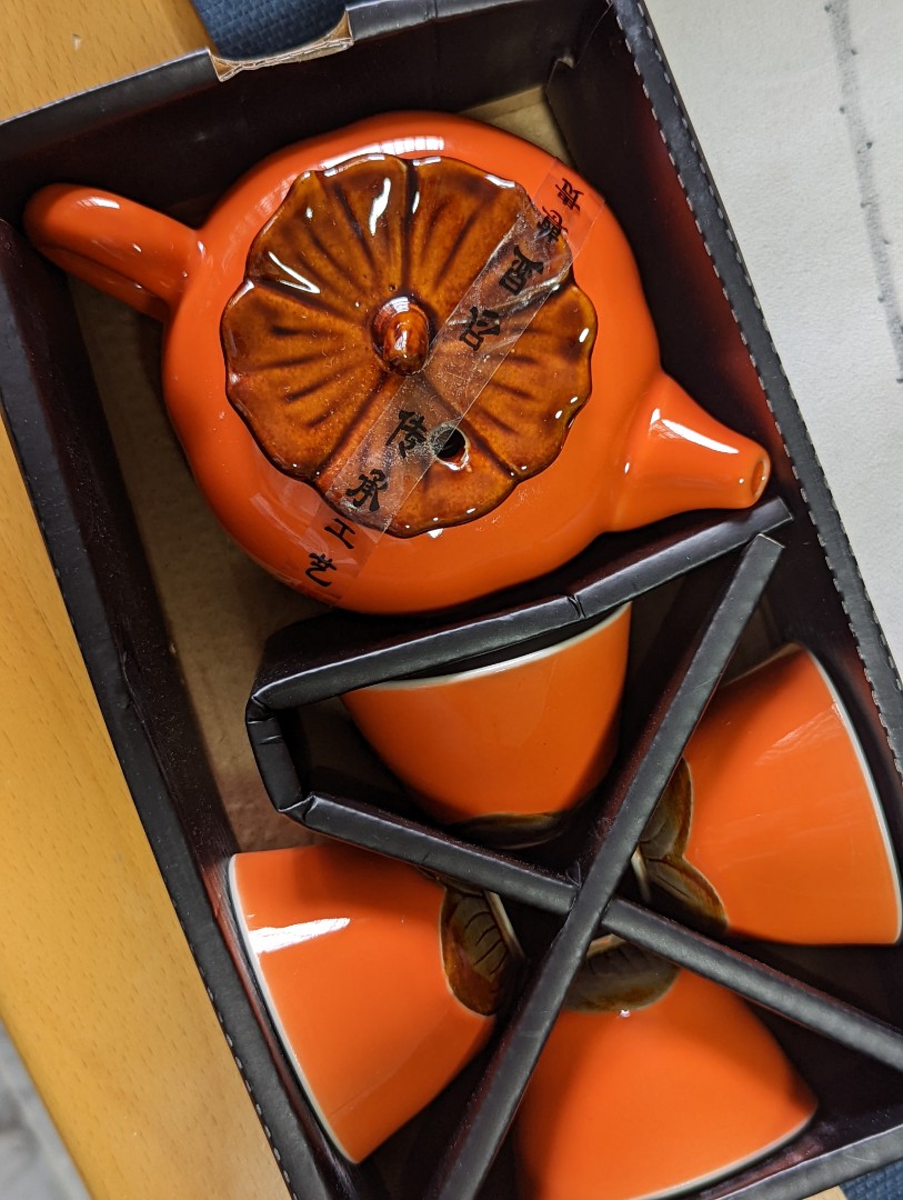 Brand New Porcelain Teapot & Cups, Furniture & Home Living, Kitchenware