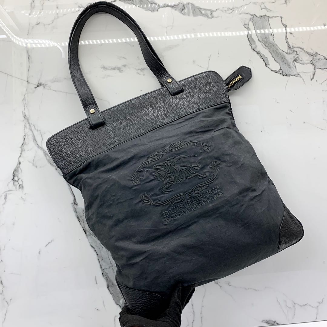 BURBERRY BLACK NYLON TOTE 227010779 Women s Fashion Bags Wallets Shoulder Bags on Carousell