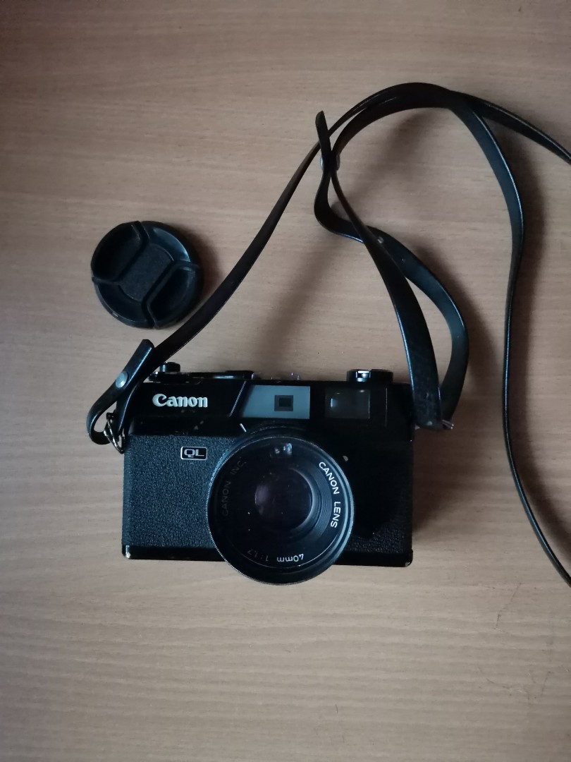 Canon QL17 Film Camera (Black Model), Photography, Cameras on