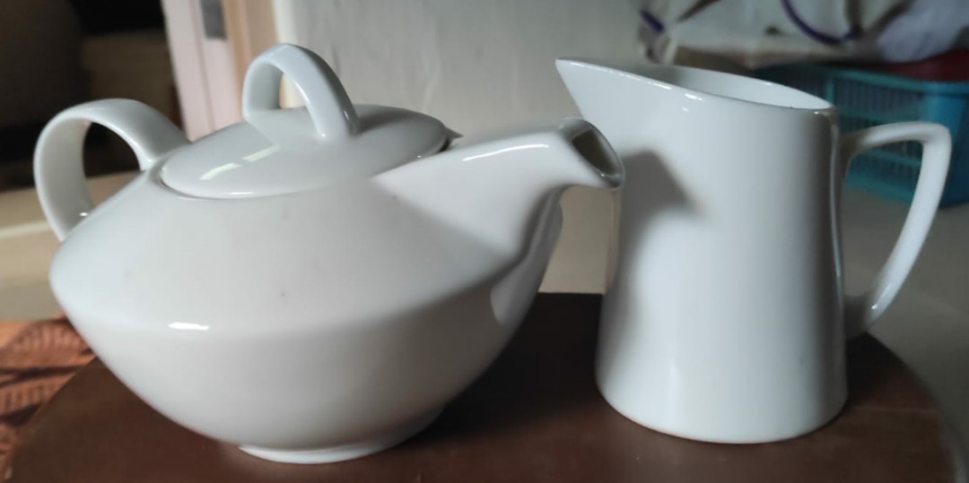 Ceramic Teapot and Milk Jug Set, Furniture & Home Living, Kitchenware