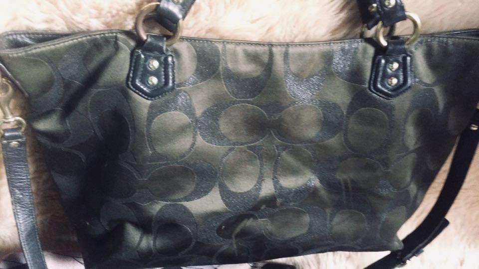 Coach 900 from japan box (Category: Luxury Bags & Wallets) located in Del Monte. Submitted by farinasonlineshop (Listing ID 1166766640, Image 3). Description: .