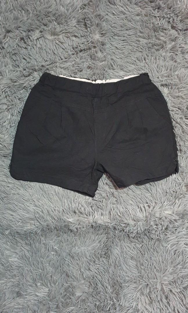 Decluttering (Category: Activewear) located in Manila. Submitted by greatcatch080 (Listing ID 1167507931, Image 3). Description: hello guys..im starting to declutter..too many clothes and stuff..all are in good condition.