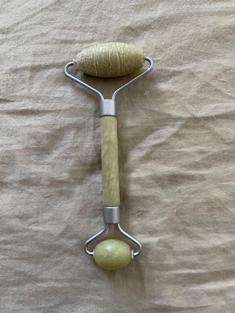 Ecotools face roller (Category: Makeup) located in Bacoor. Submitted by annmaliksi (Listing ID 1167440111, Image 2). Description: Used not less than 5x .