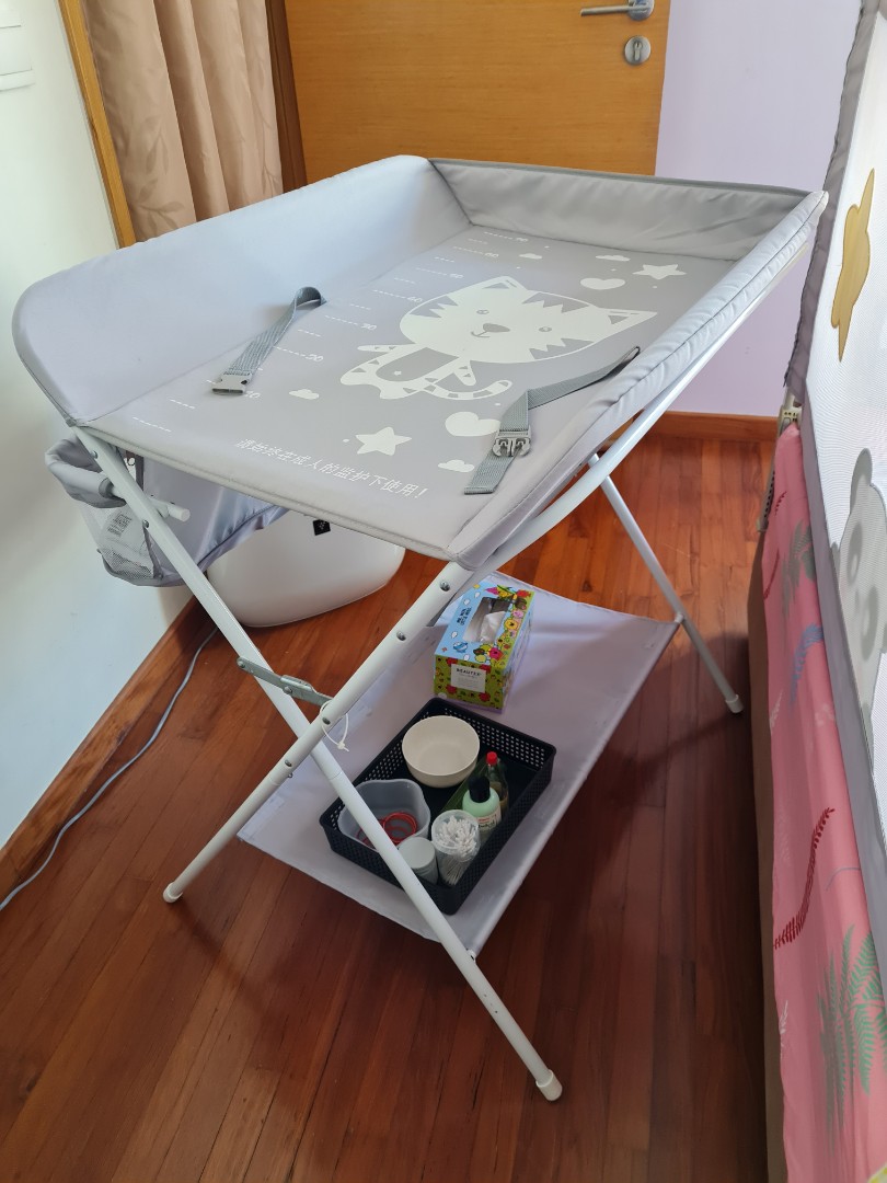 Foldable diaper cheap changing table