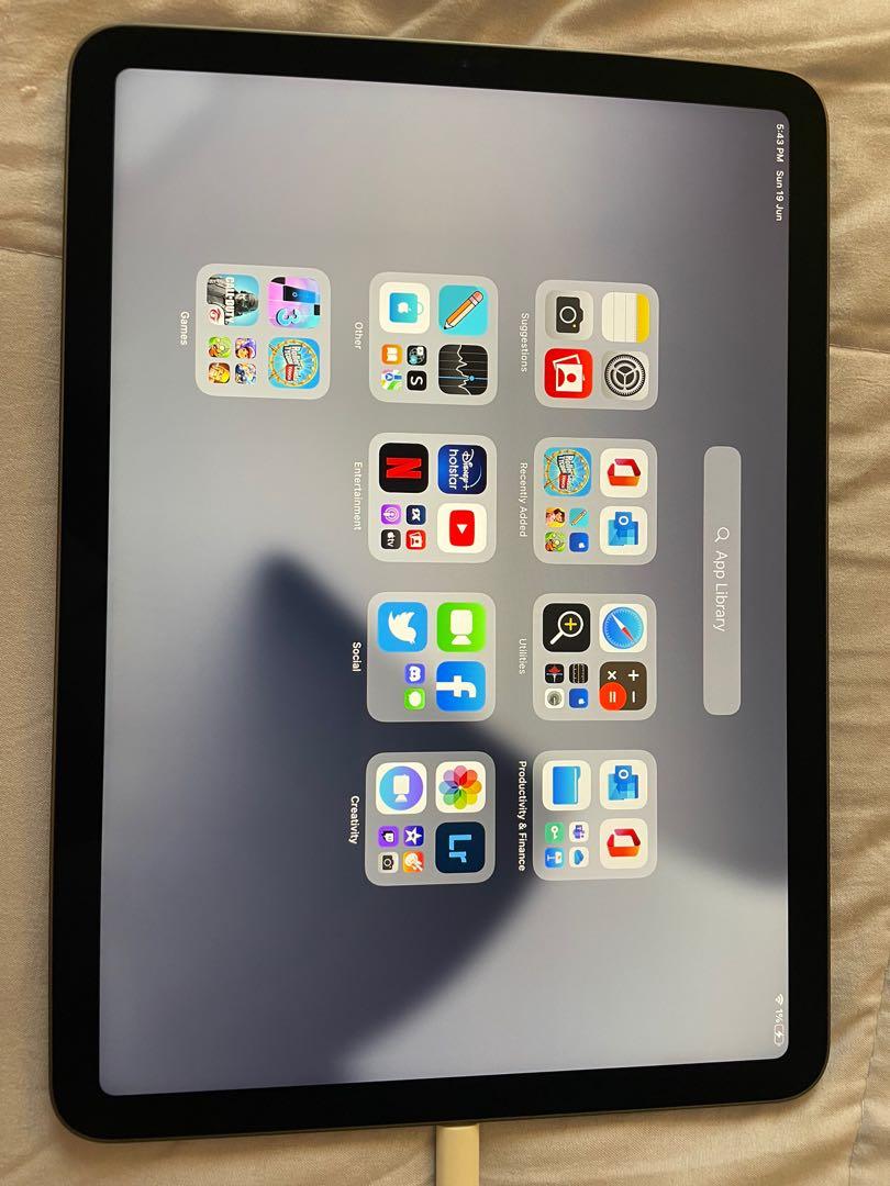The new iPad 10 that has a USB-C port, but can only use Apple pencil 1 :  r/assholedesign