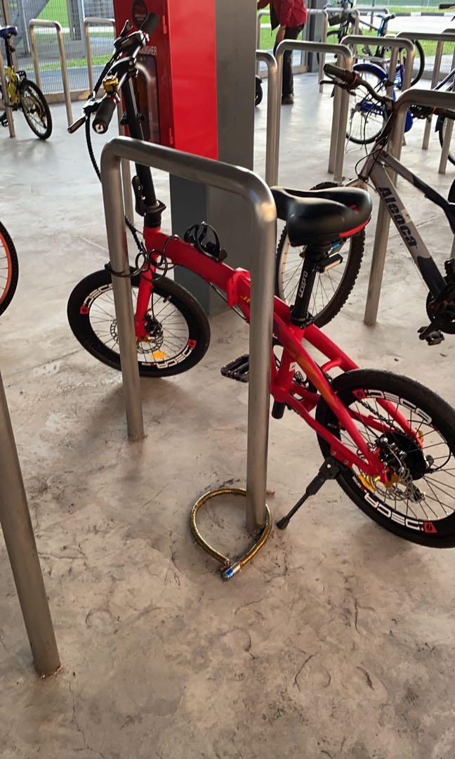 Java bike (Category: Announcements) located in Singapore. Submitted by vanj. (Listing ID 1167447986, Image 2). Description: Hi all, a bike was stolen last June 18, that was parked at yio chu kang mrt station. It was a red java zelo 2 with deca decals on its rim. Gold floating rotors with 180mm front and 160mm rear. Cables are wrapped with black spiral and seatpost was litepro black aluminum. Grips are ODI sponge type with red bling..