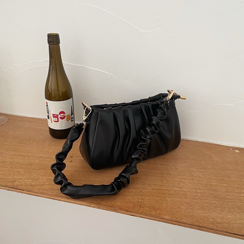 Korean 2 shoulder straps Pleated cloud texture small and versatile One