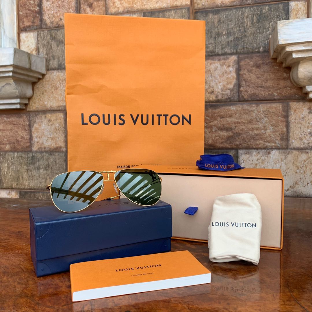 Aviator sunglasses Louis Vuitton Gold in Metal - 32672594