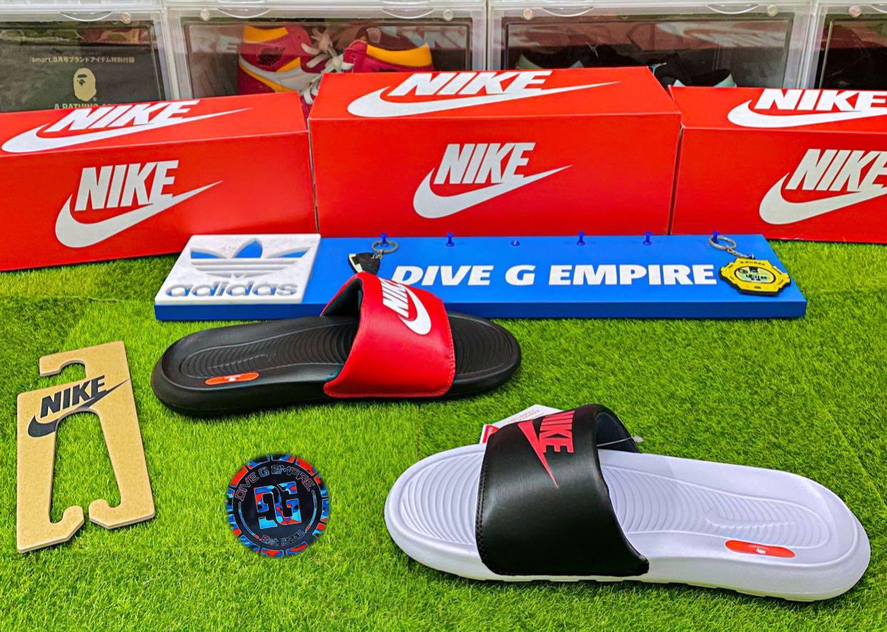 Mismatch store nike slides