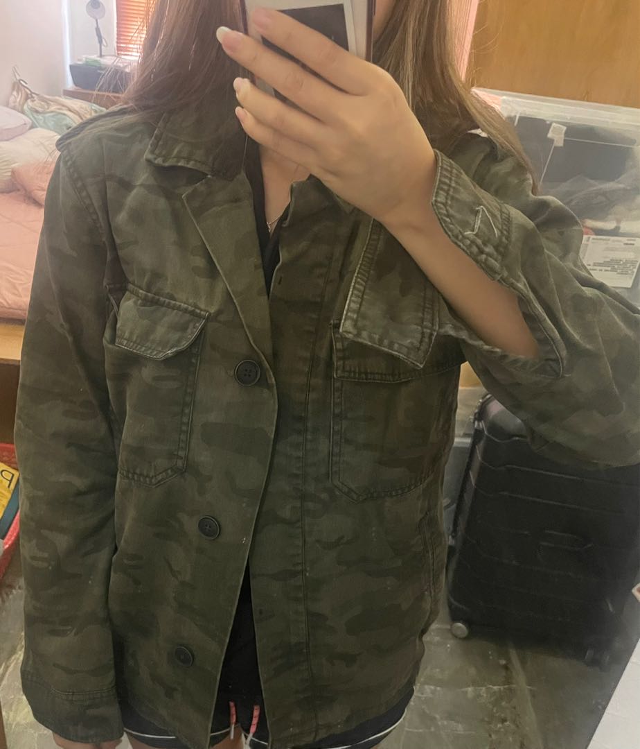 Jaket army pull and bear online