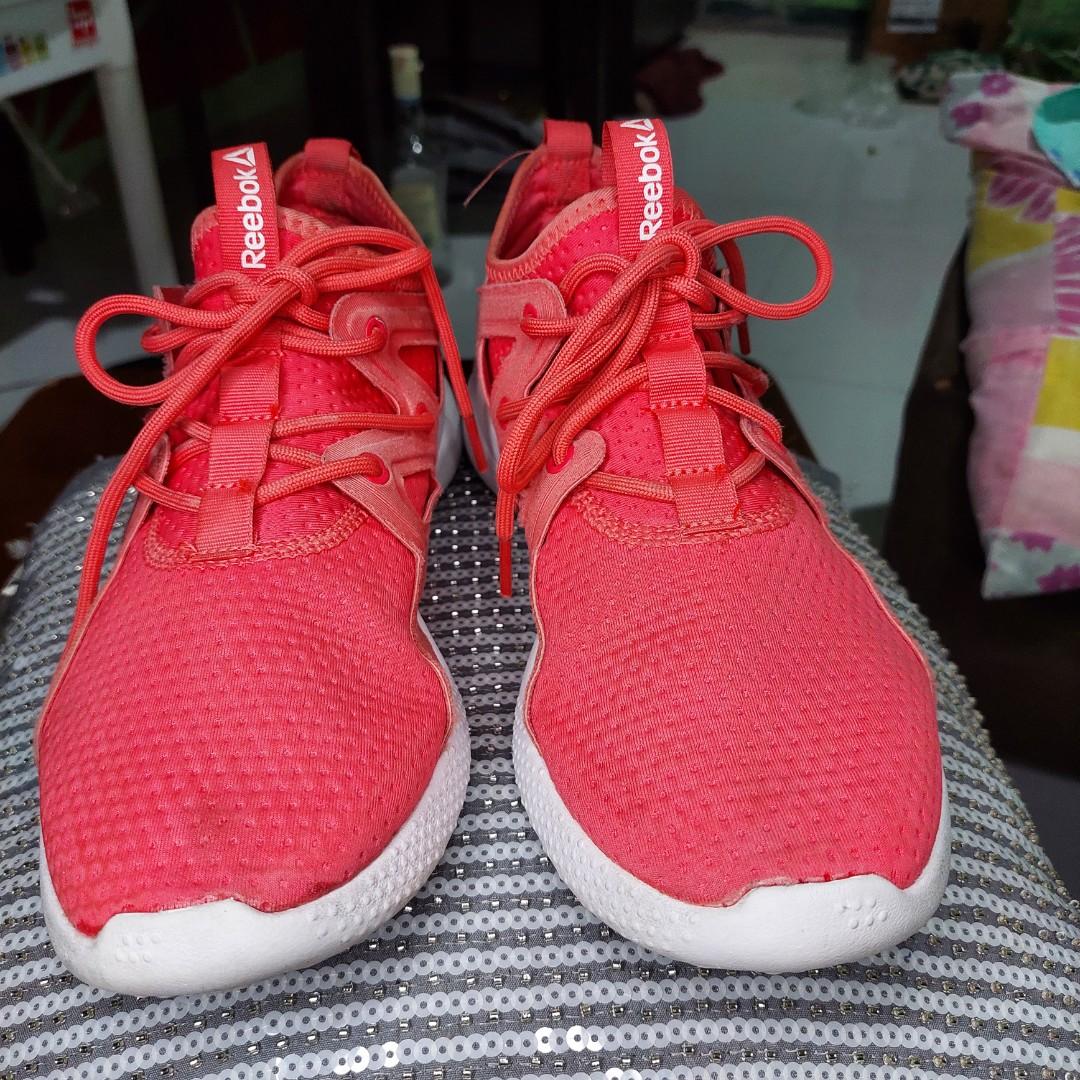 Monarca conferencia éxito REEBOK CARDIO MOTION PINK SIZE 8, Women's Fashion, Footwear, Sneakers on  Carousell