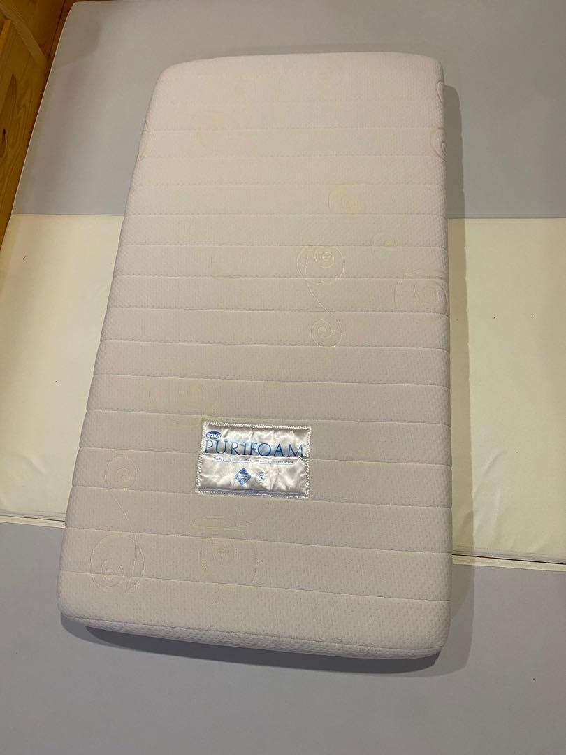 Solid Wooden Crib in Wenge Color convertible to Daybed with Uratex