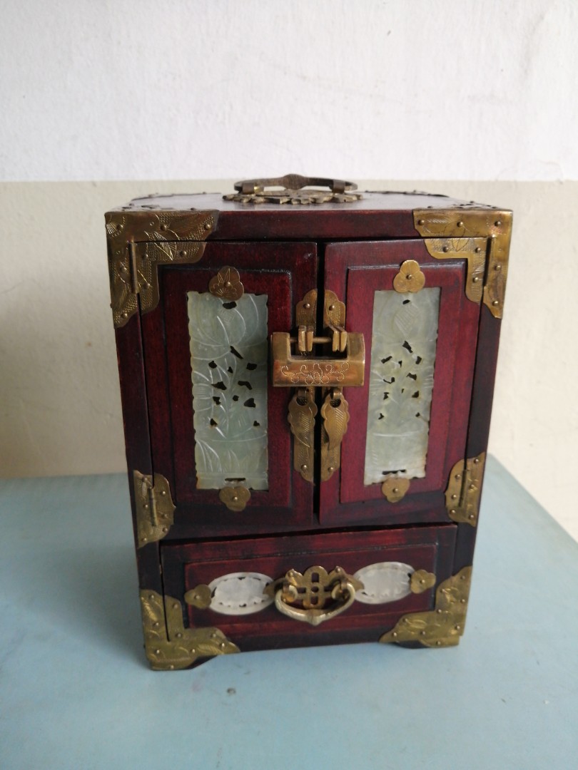 Chinese jewelry cabinet outlet