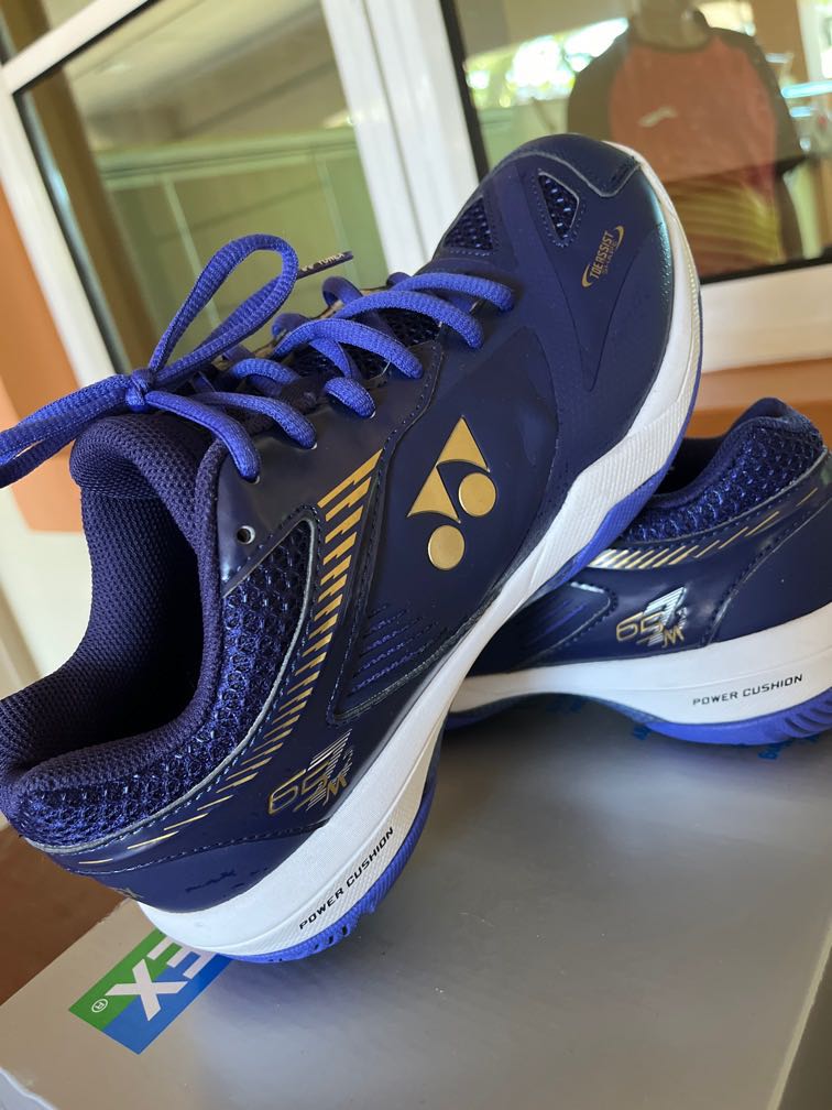 Yonex momota sale shoes