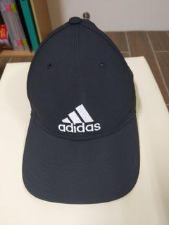 Adidas 愛迪達 帽子 運動帽 老帽

二手九成新  兩頂