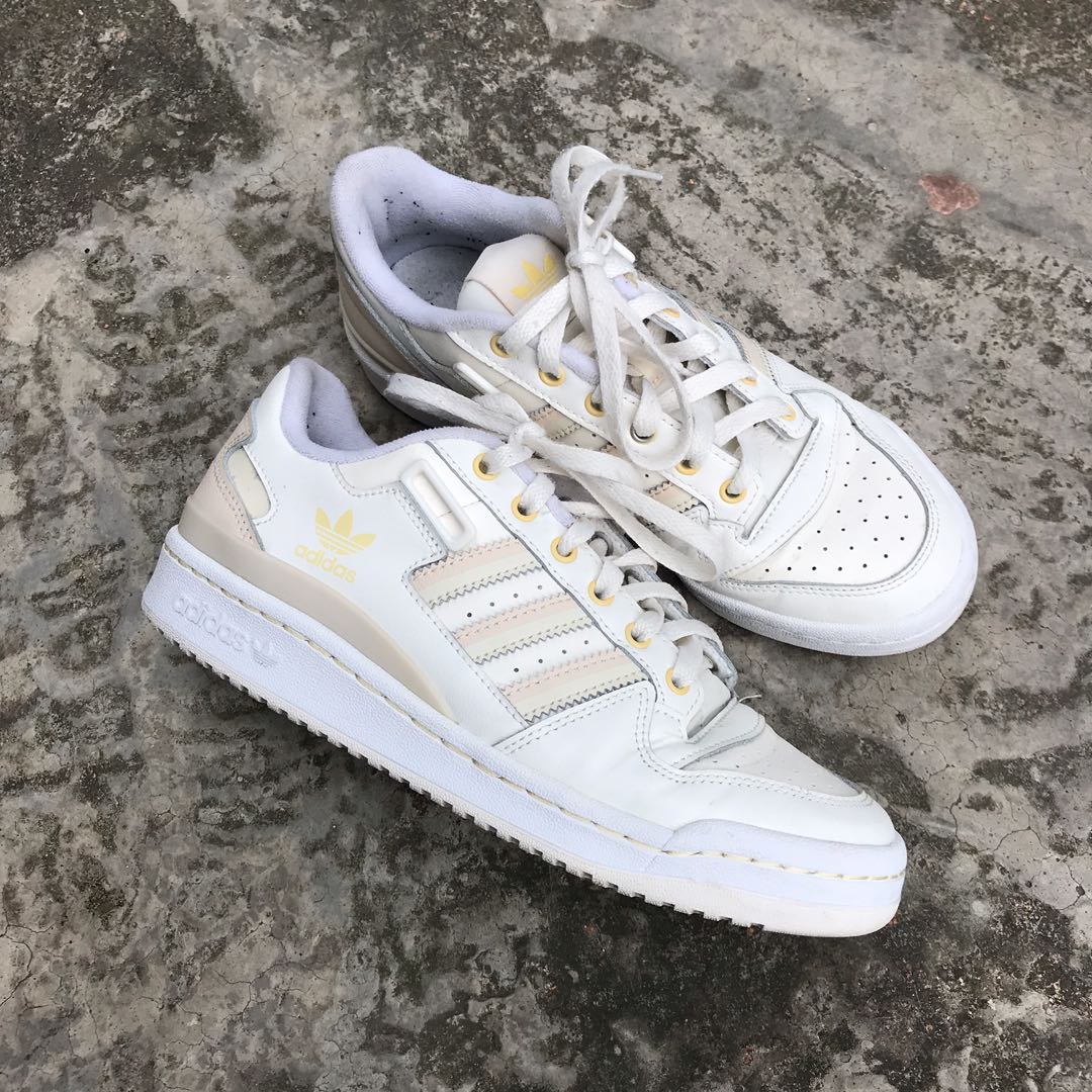 Adidas forum low, Fesyen Pria, Sepatu 