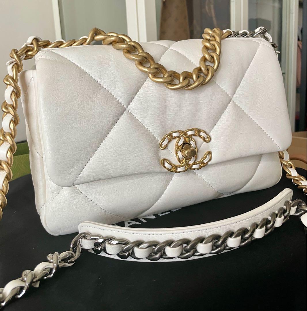 BNIB Chanel 19 white small