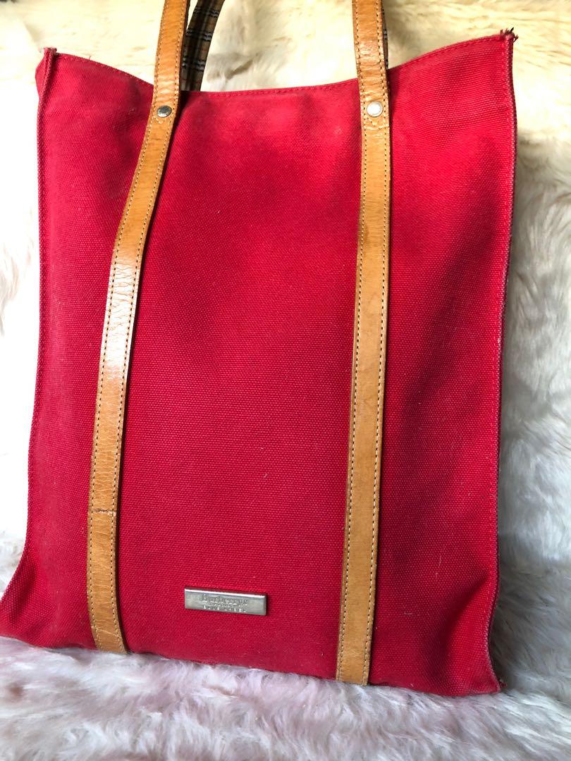 SALE‼️BURBERRYS TOTE (Category: Luxury Bags & Wallets) located in Naga. Submitted by shieshop (Listing ID 1148799367, Image 1). Description: Burberrys blue label tote Original from Japan Ykk zipper and etiketa Sign of usage Slight fading/dirt sa canvas and dryness sa strap Selling low.