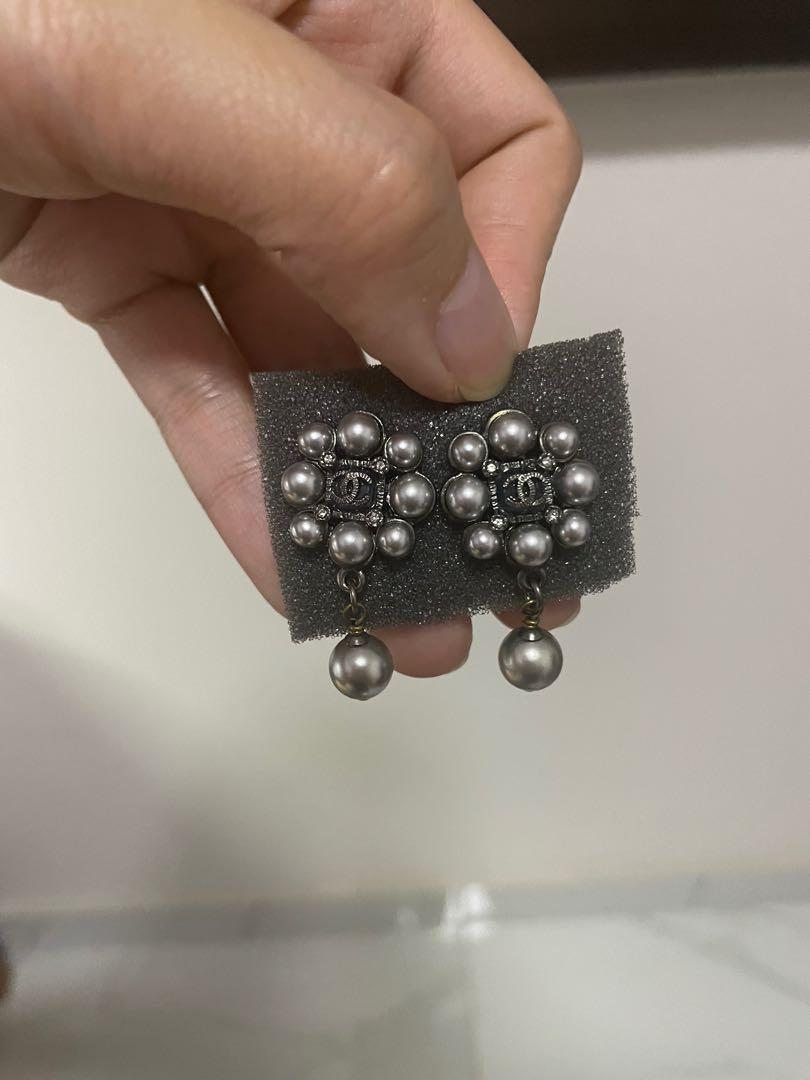 Chanel pearl drop earrings gunmetal, Luxury, Accessories on Carousell