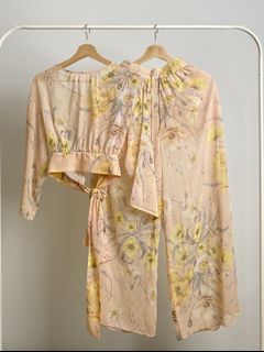 (Category: ) located in . Submitted by ftmodelwardrobe (Listing ID 1164135590, Image 1). Description: .