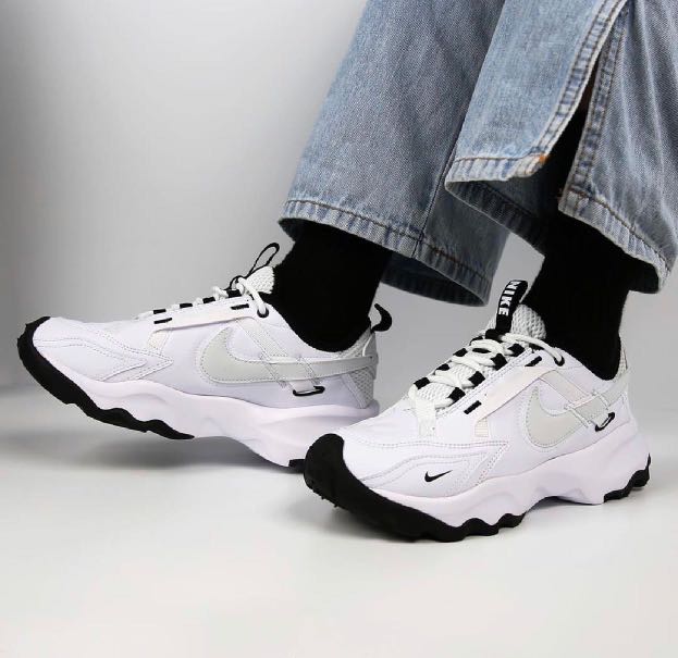 tc 7900 nike white