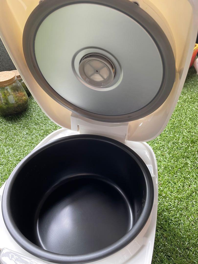 Panasonic rice cooker 1L fuzzy logic, TV & Home Appliances, Kitchen