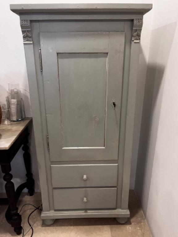 Pine Drinks Furniture & Home Living, Furniture, Shelves