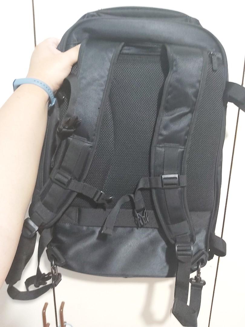Pre loved AmazonBasics Luggage Travel backpack Men s Fashion