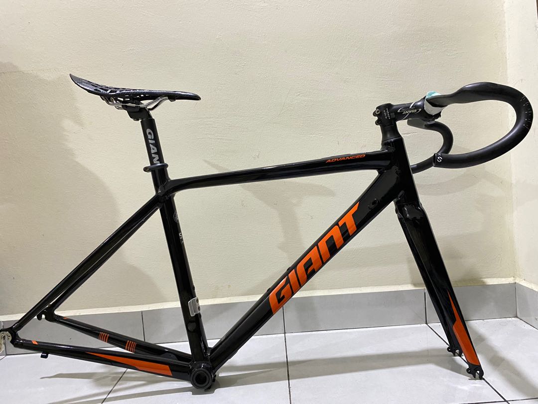 Giant frame road bike clearance