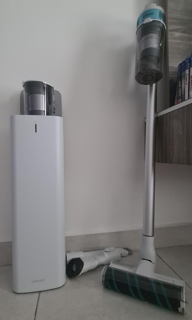 Samsung Jet 70 Easy Power stick Vacuum Cleaner & Clean Station, TV