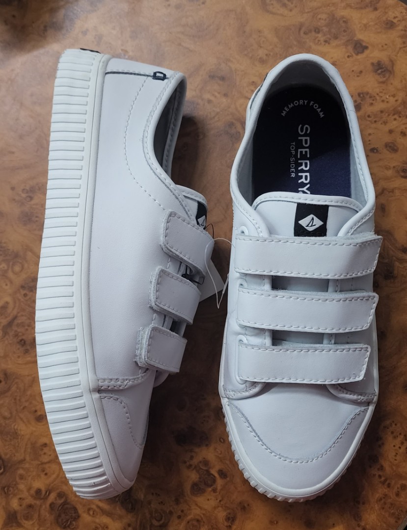 Sperry crest on sale loop sneakers