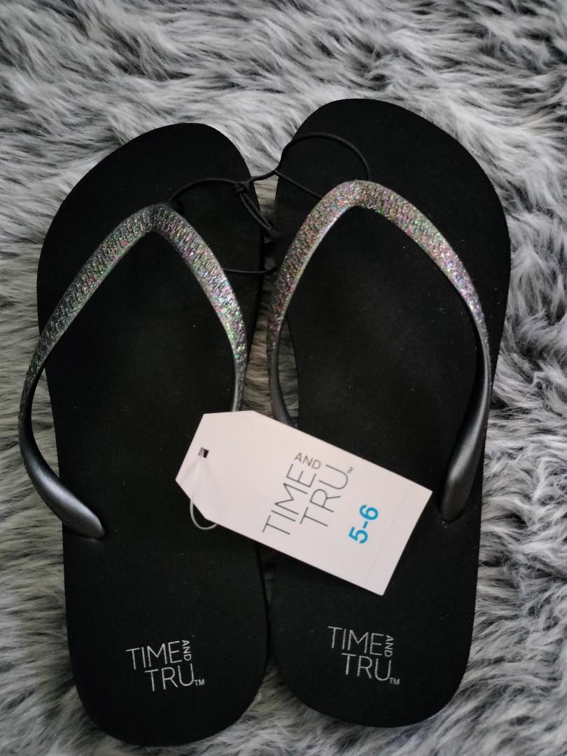 Time and tru flip flops best sale