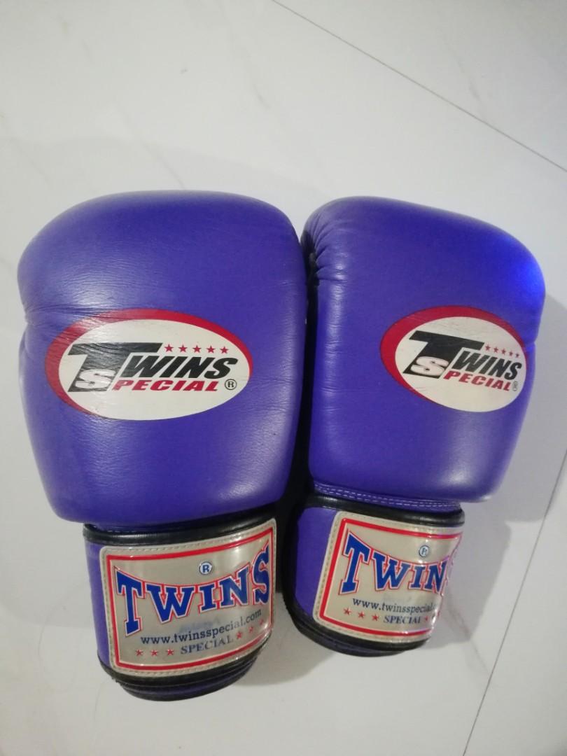 Twins boxing gloves, Sports Equipment, Sports & Games, Combat Sports on