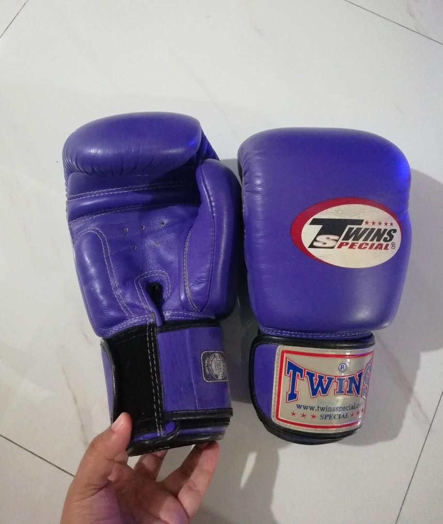 Twins boxing gloves, Sports Equipment, Sports & Games, Combat Sports on
