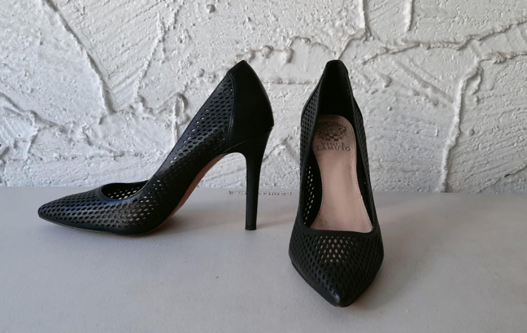 Vince camuto black pumps sale