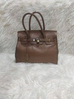(Category: ) located in . Submitted by Stylerfinds (Listing ID 1164226181, Image 1). Description: .
