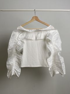 (Category: ) located in . Submitted by ftmodelwardrobe (Listing ID 1164149688, Image 1). Description: .